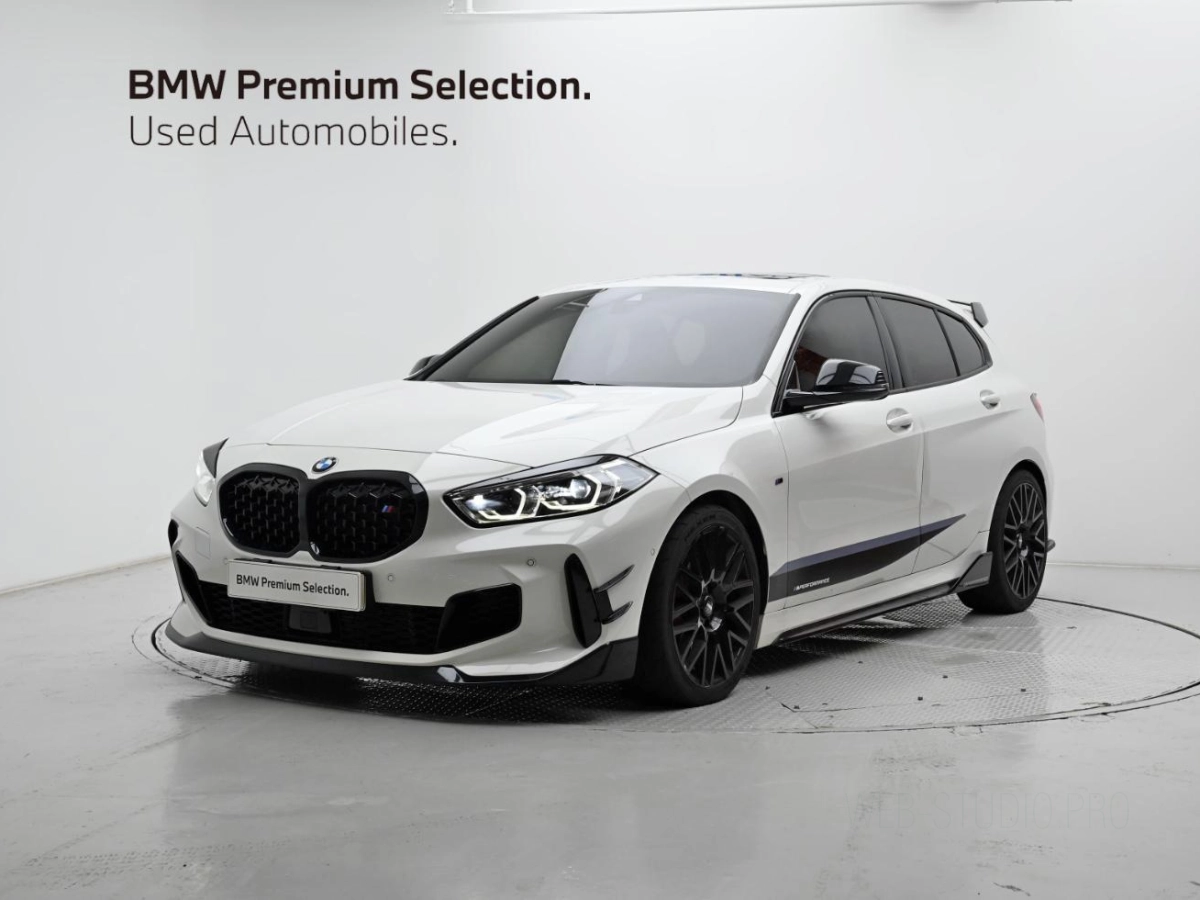 BMW 1-SERIES F40  2024