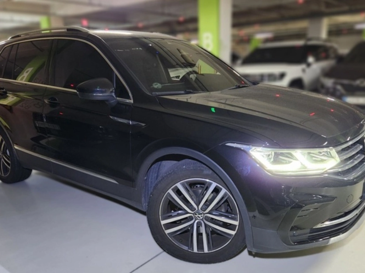 VOLKSWAGEN TIGUAN