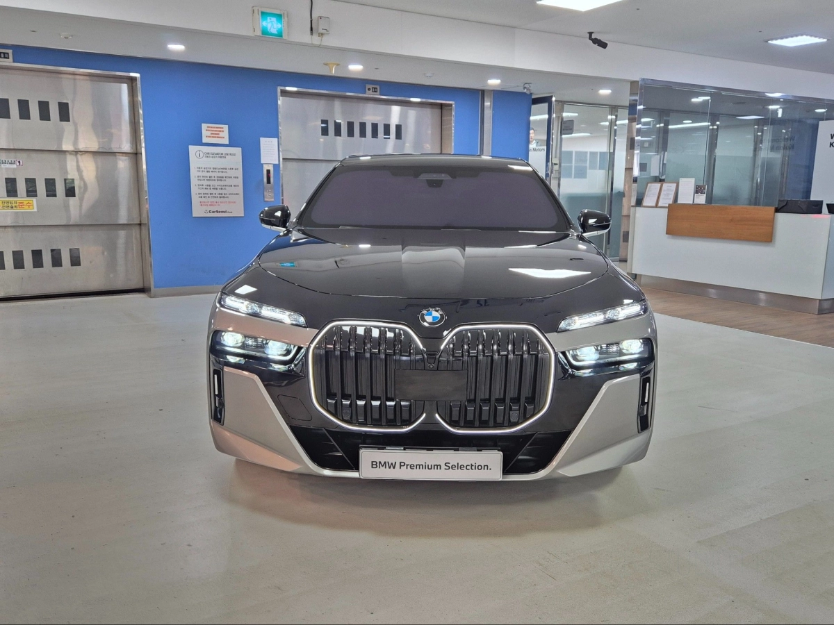 BMW 7-SERIES G70