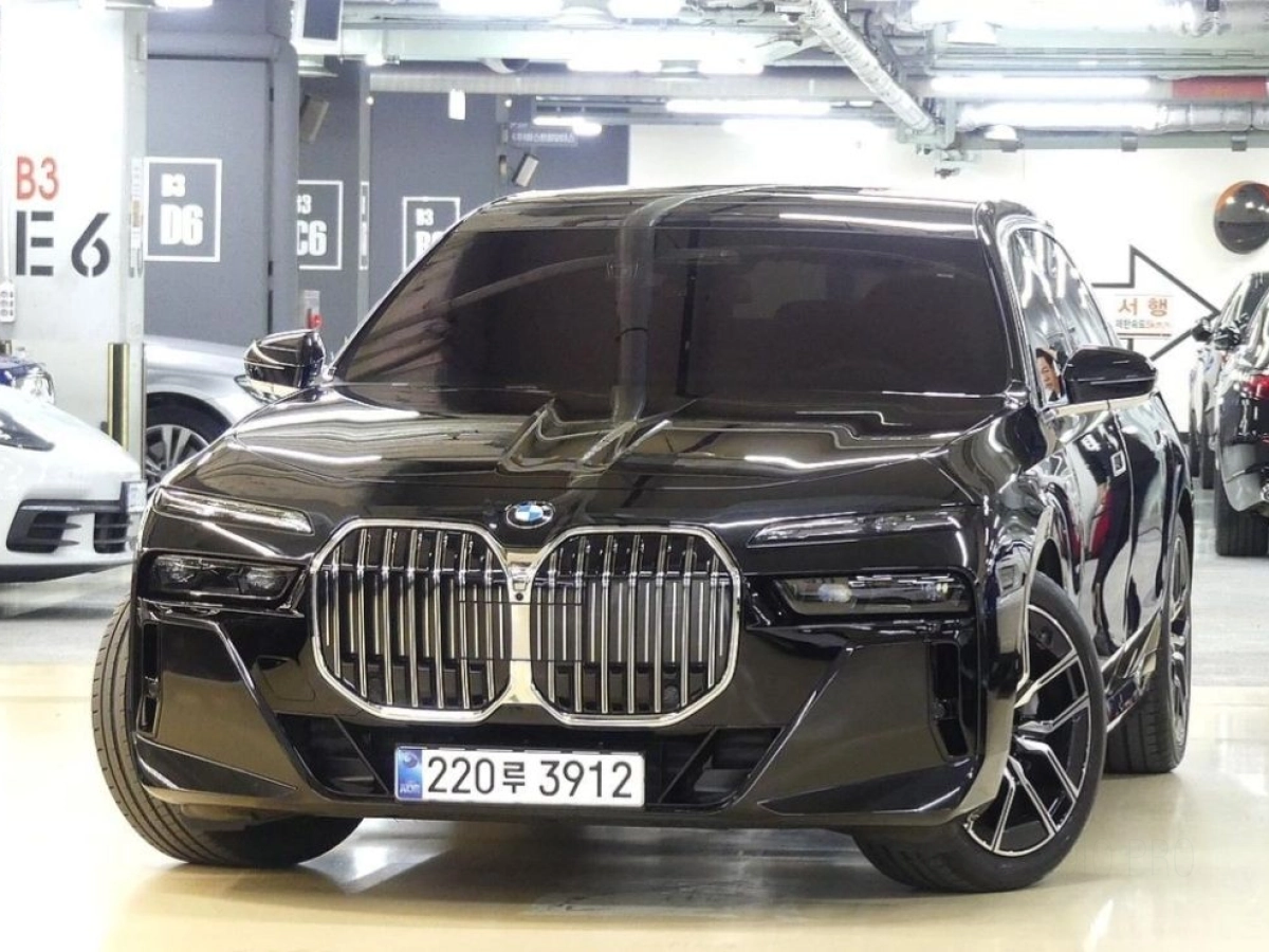 BMW 7-SERIES G70 2025