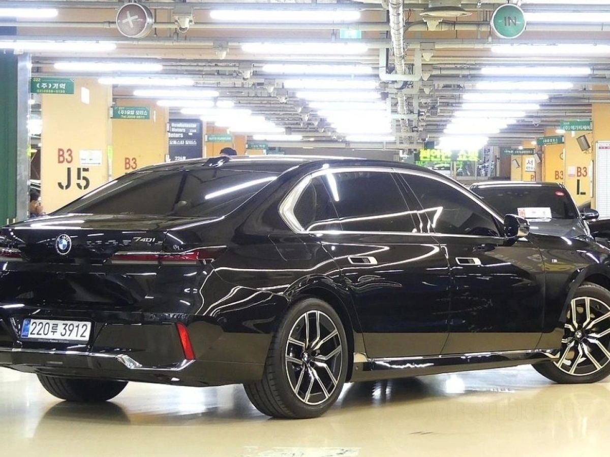 BMW 7-SERIES G70