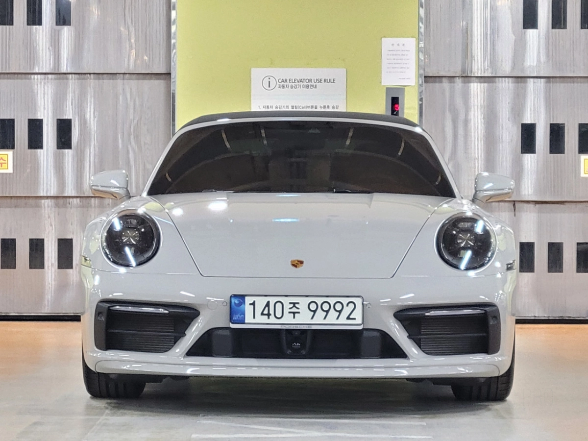 PORSCHE 911 992