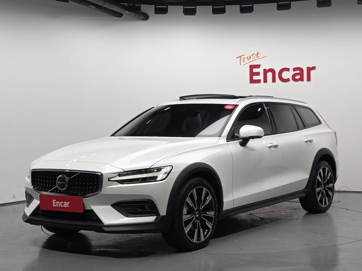 VOLVO V60 CROSS COUNTRY
