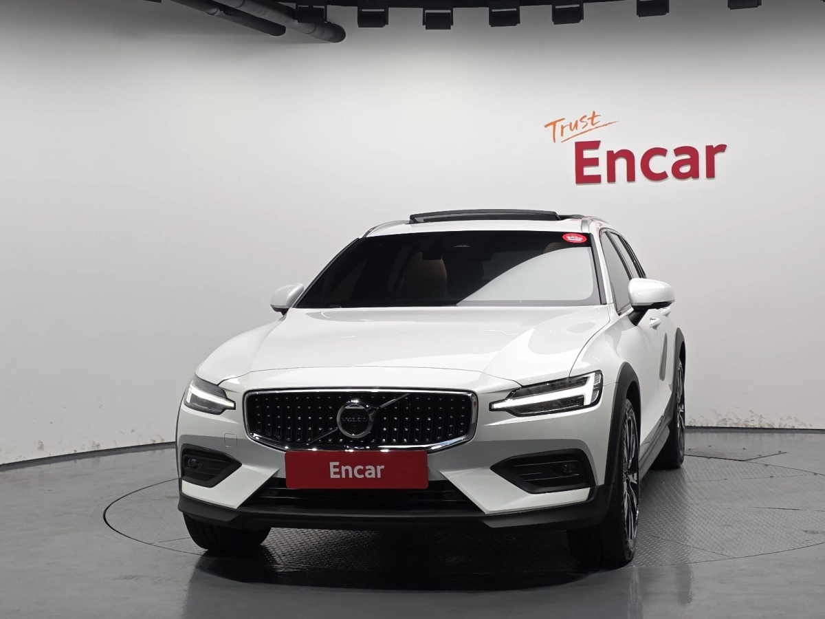 VOLVO V60 CROSS COUNTRY