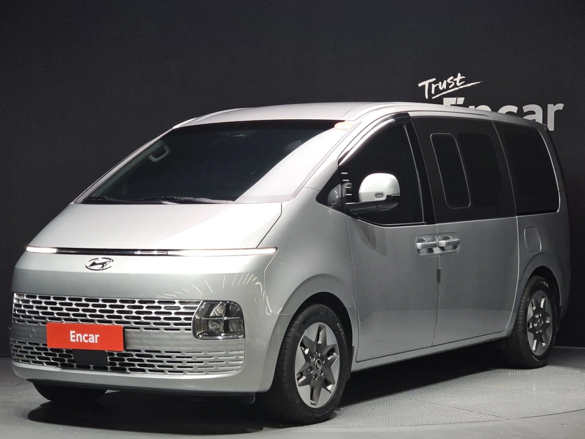 HYUNDAI STARIA 2024