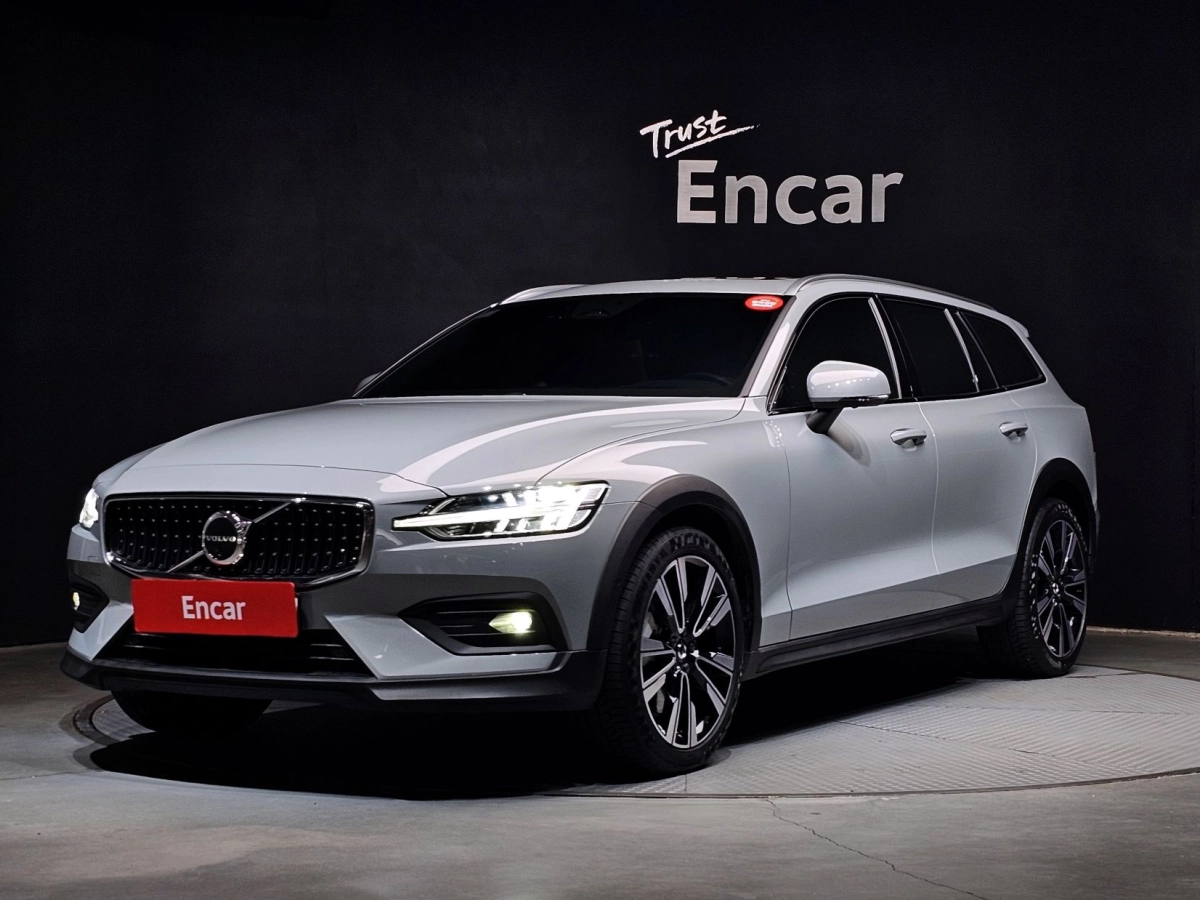 VOLVO V60 CROSS COUNTRY 2025