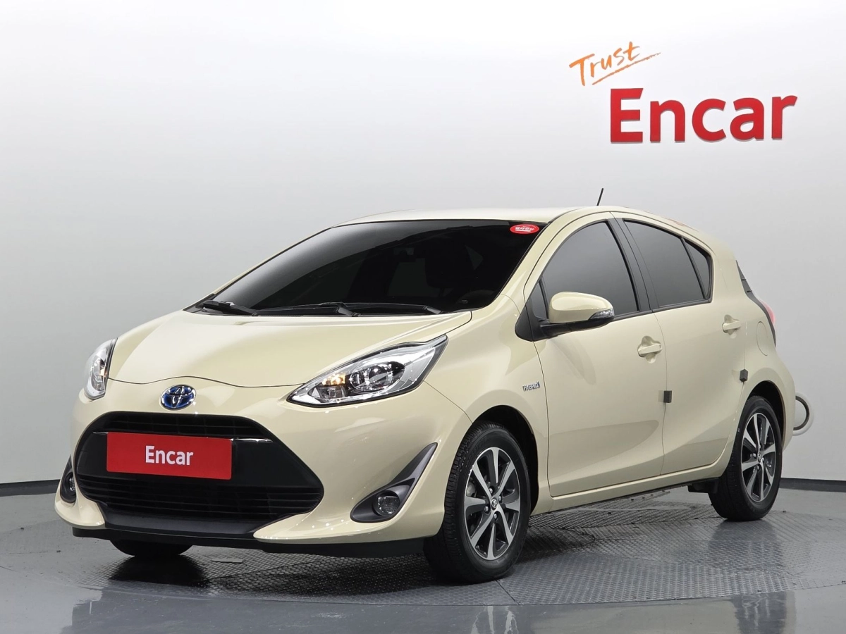 TOYOTA PRIUS C