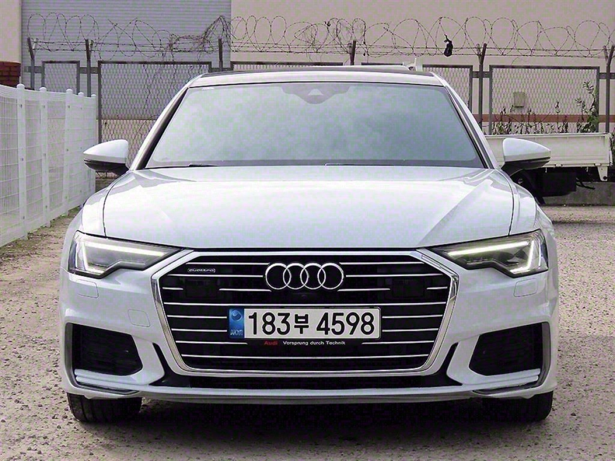 AUDI A6 C8