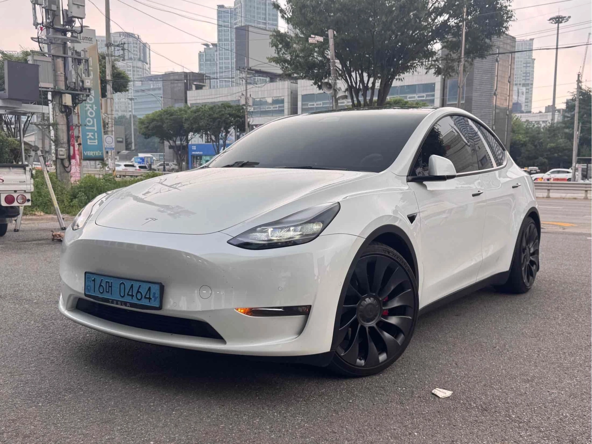 TESLA MODEL Y