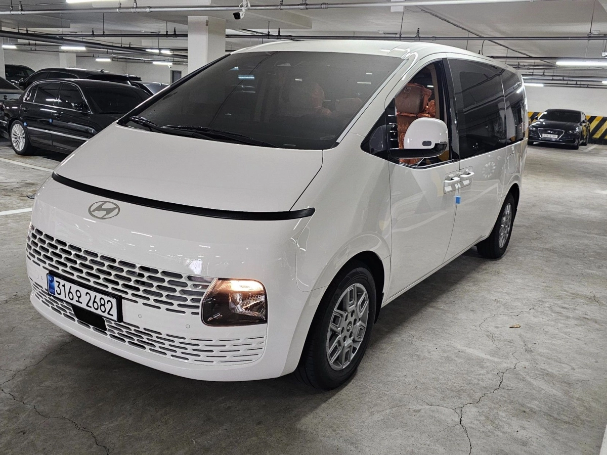 HYUNDAI STARIA 2025