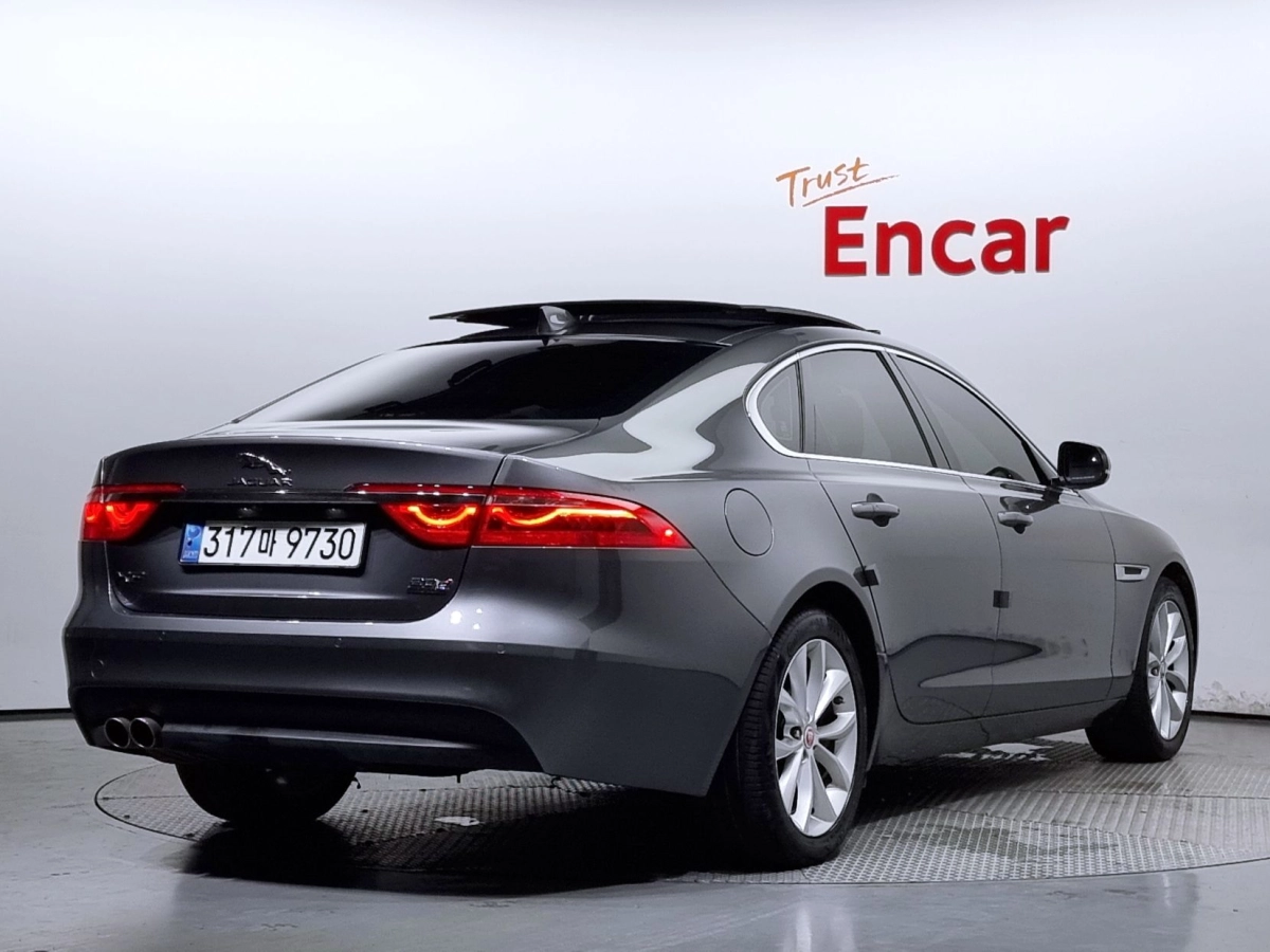 JAGUAR XF X260