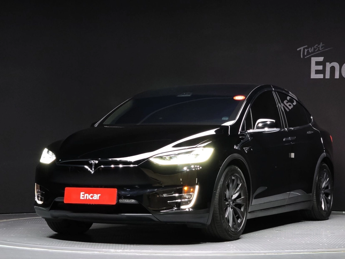 TESLA MODEL X