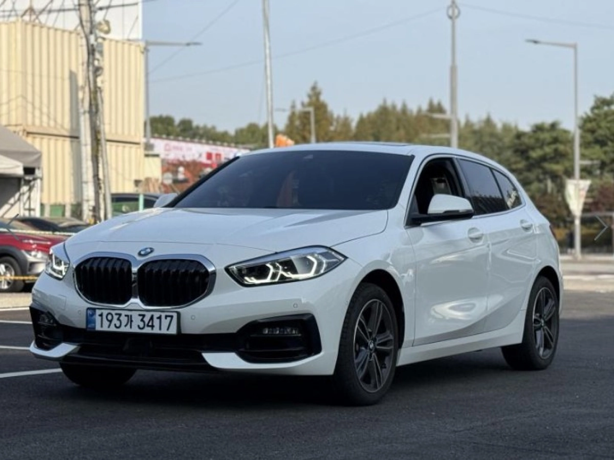 BMW 1-SERIES F40  2024