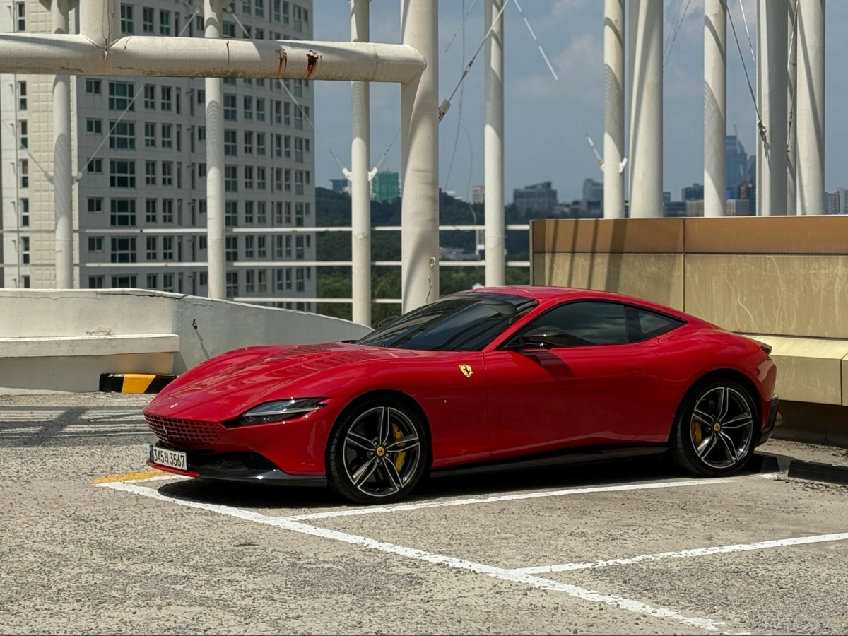 FERRARI ROMA