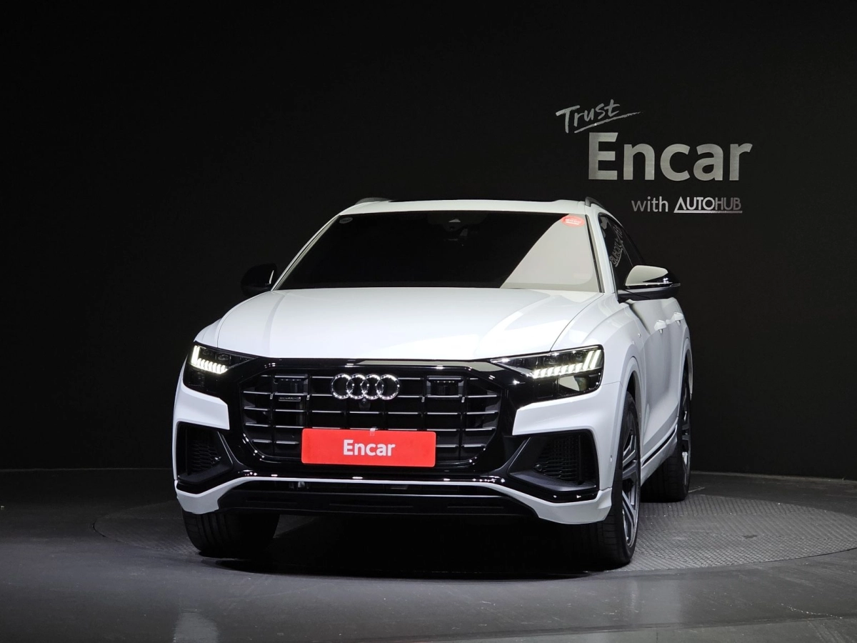 AUDI Q8 4M
