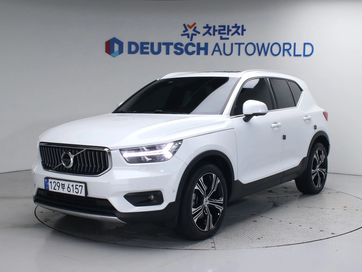 VOLVO XC40