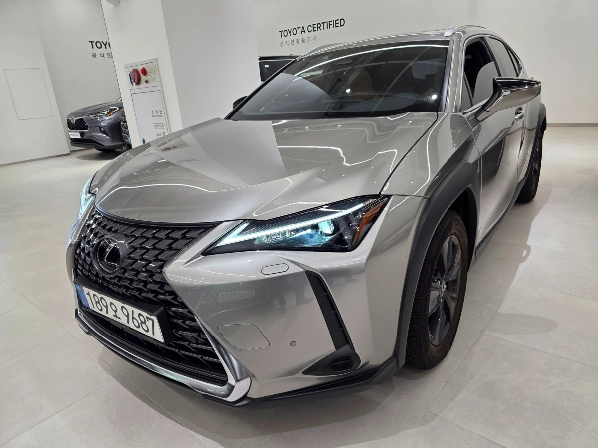 LEXUS UX300H  2025
