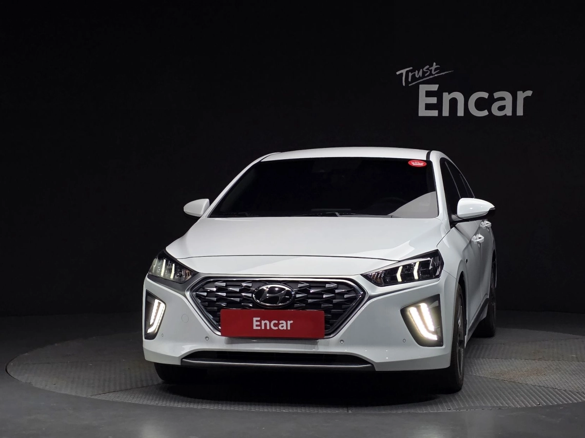 HYUNDAI IONIQ HYBRID