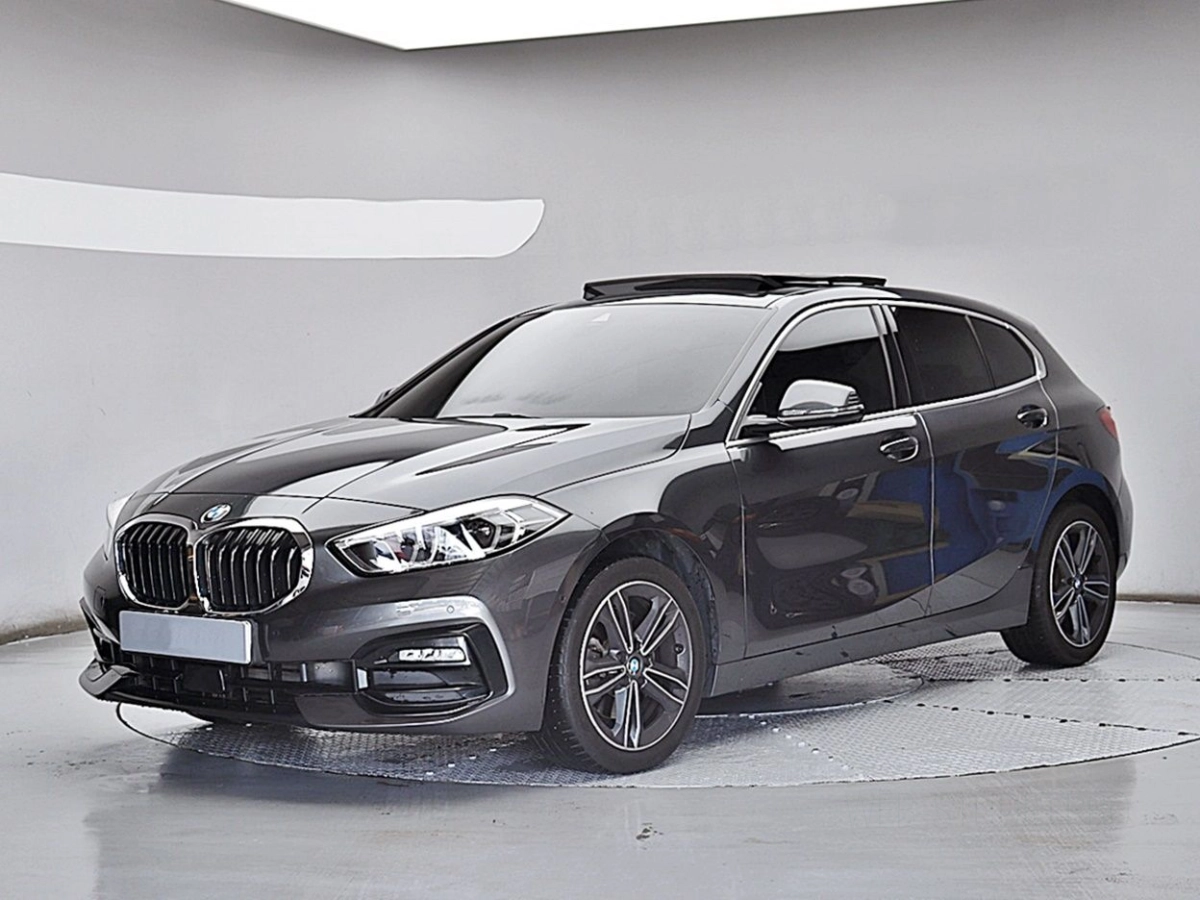 BMW 1-SERIES F40  2021
