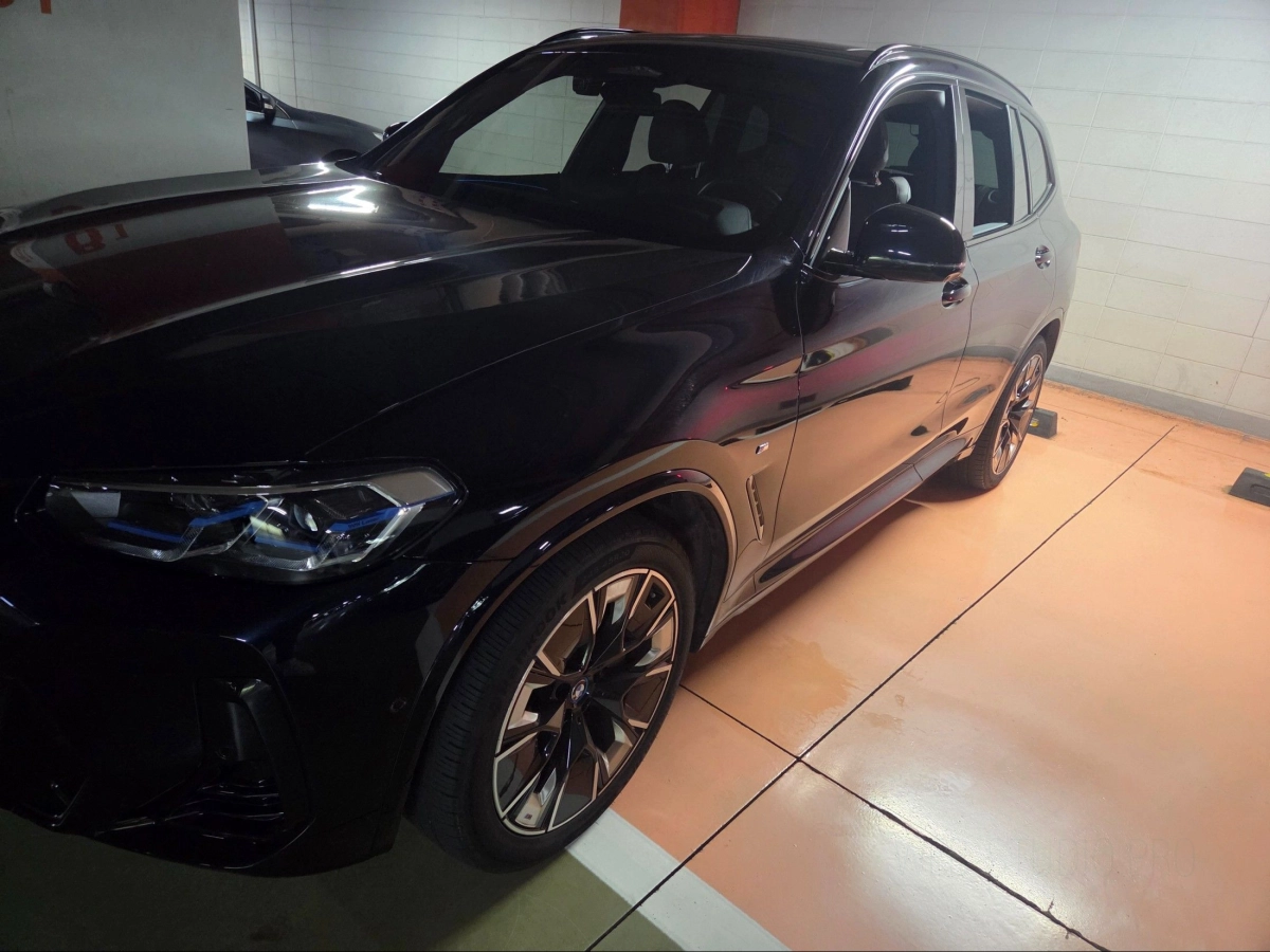 BMW IX3
