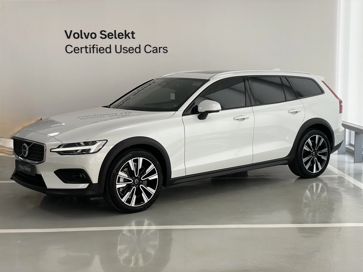 VOLVO V60 CROSS COUNTRY