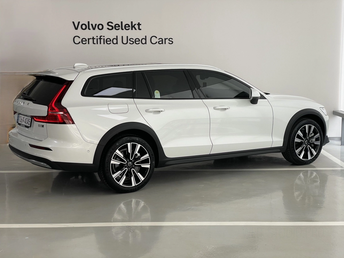 VOLVO V60 CROSS COUNTRY