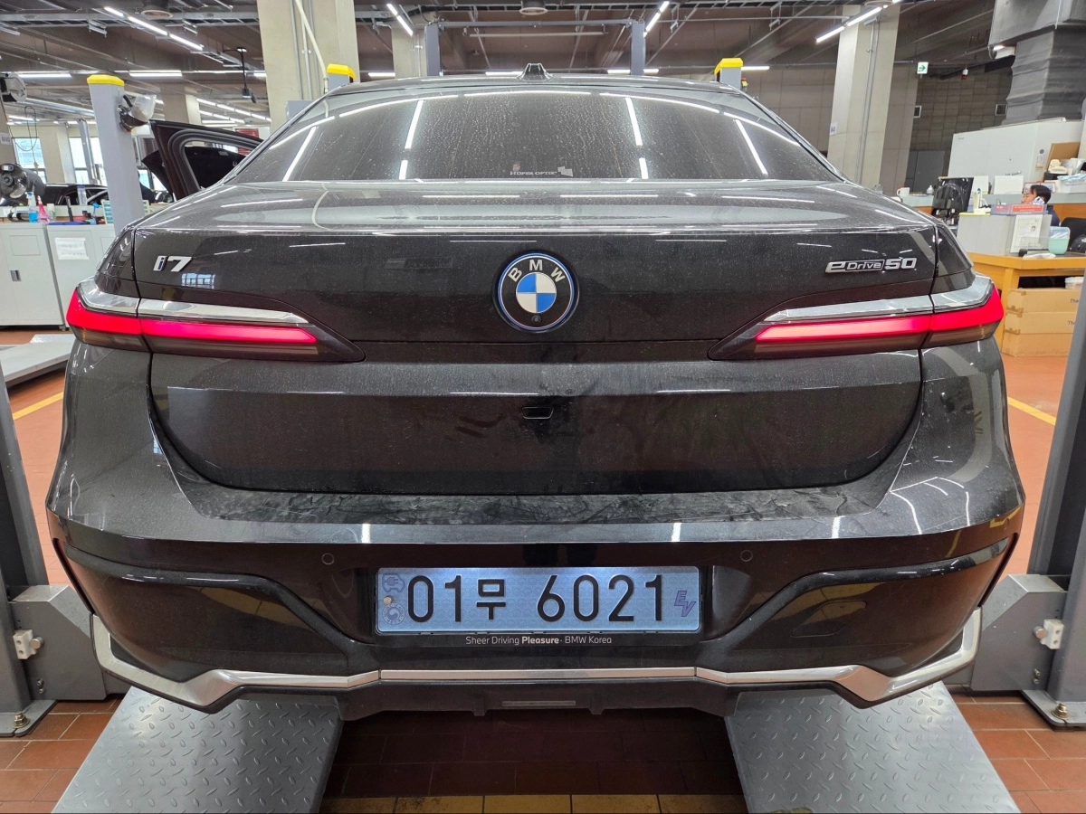 BMW I7 G70
