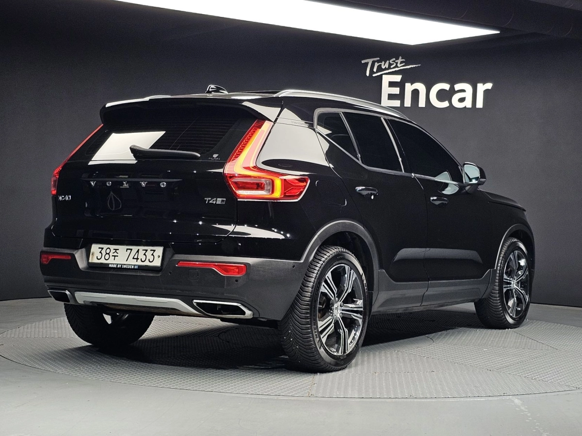 VOLVO XC40