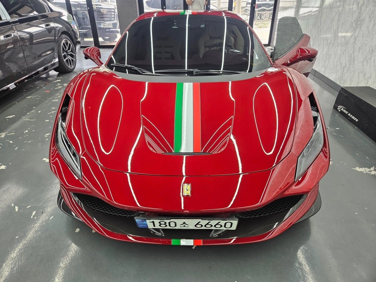 FERRARI F8 SPIDER  2021