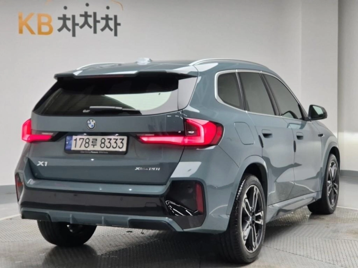 BMW X1 U11