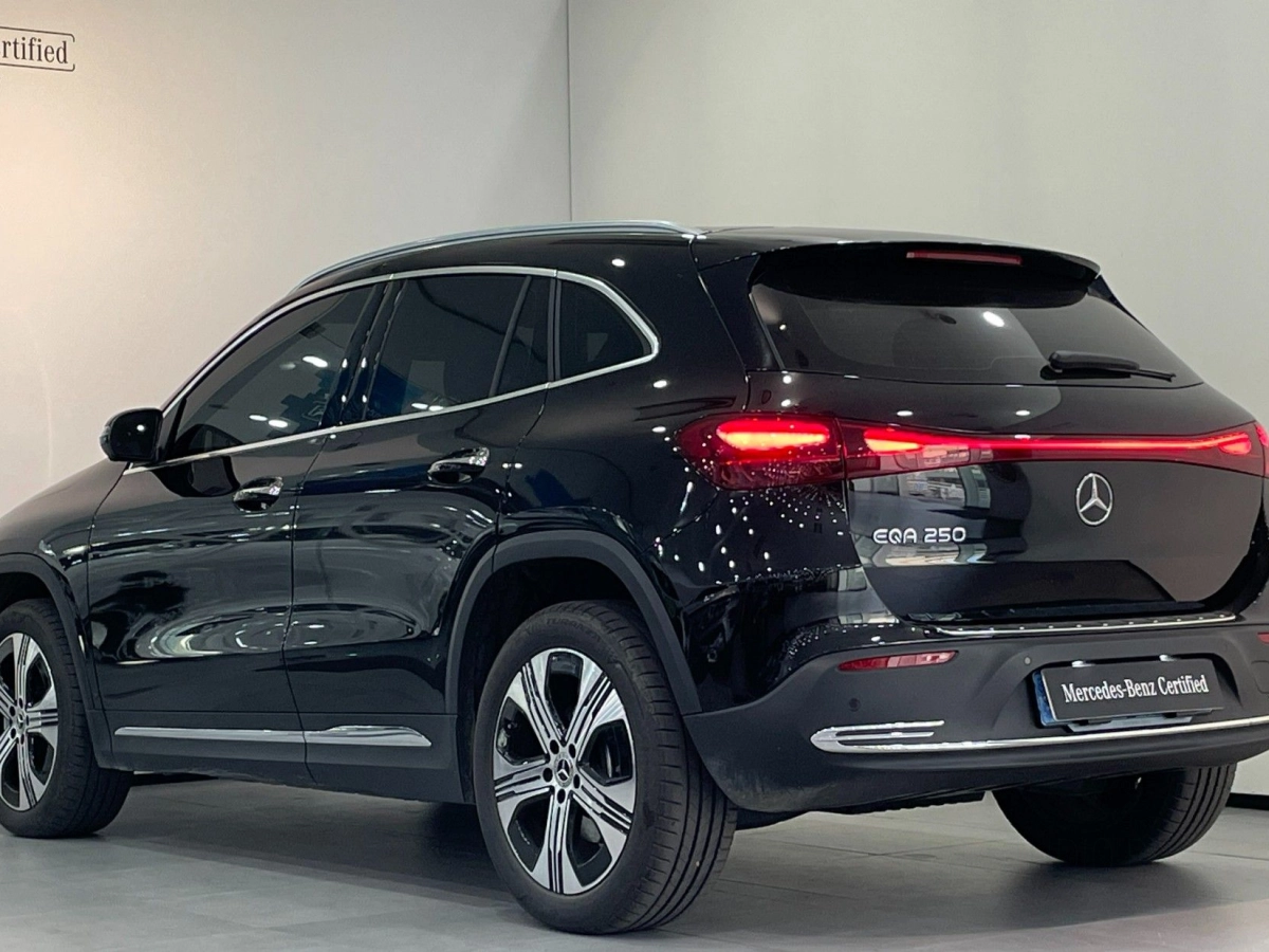 MERCEDES BENZ EQA H243