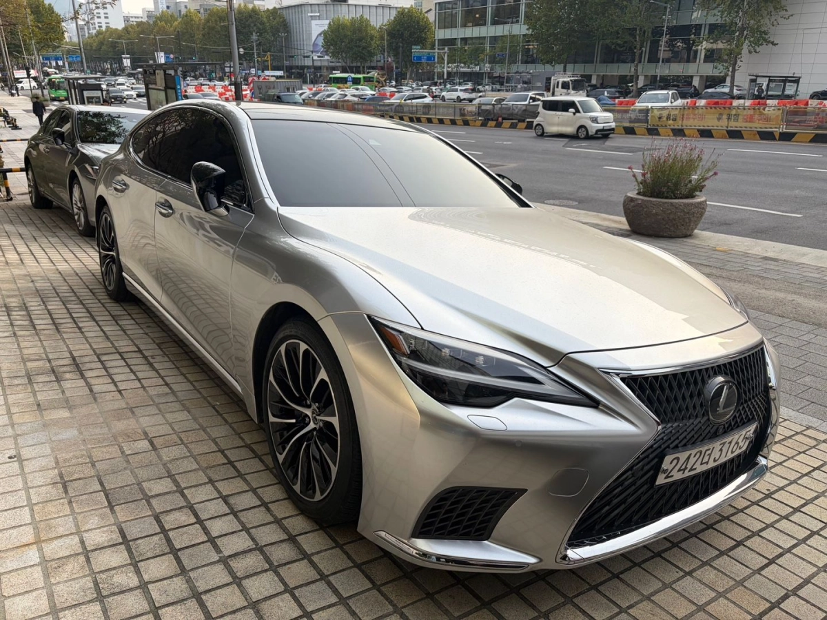 LEXUS LS500  2021