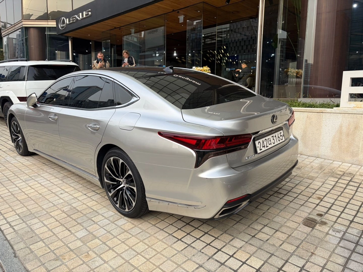 LEXUS LS500
