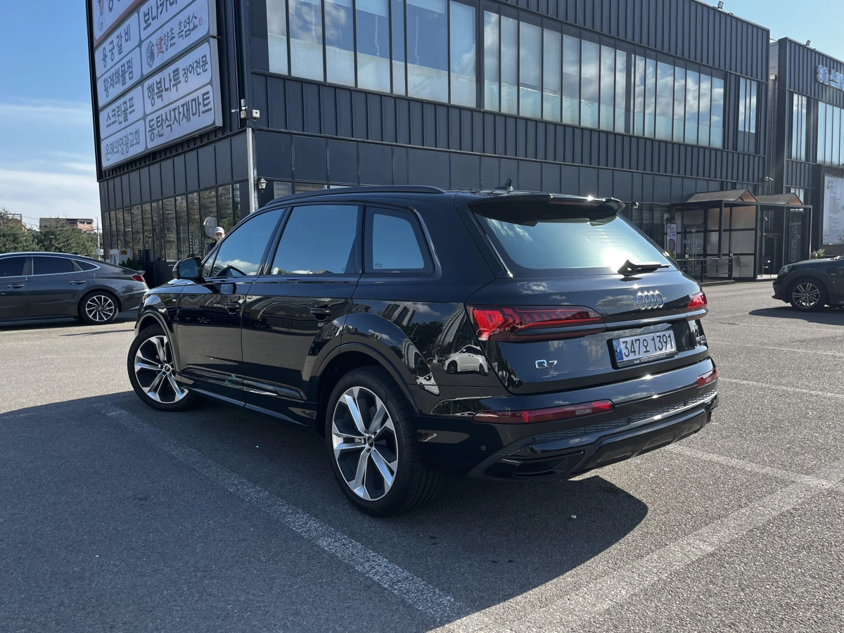 AUDI Q7 4M