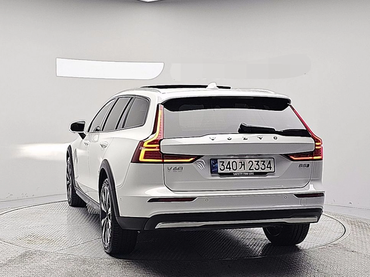 VOLVO V60 CROSS COUNTRY