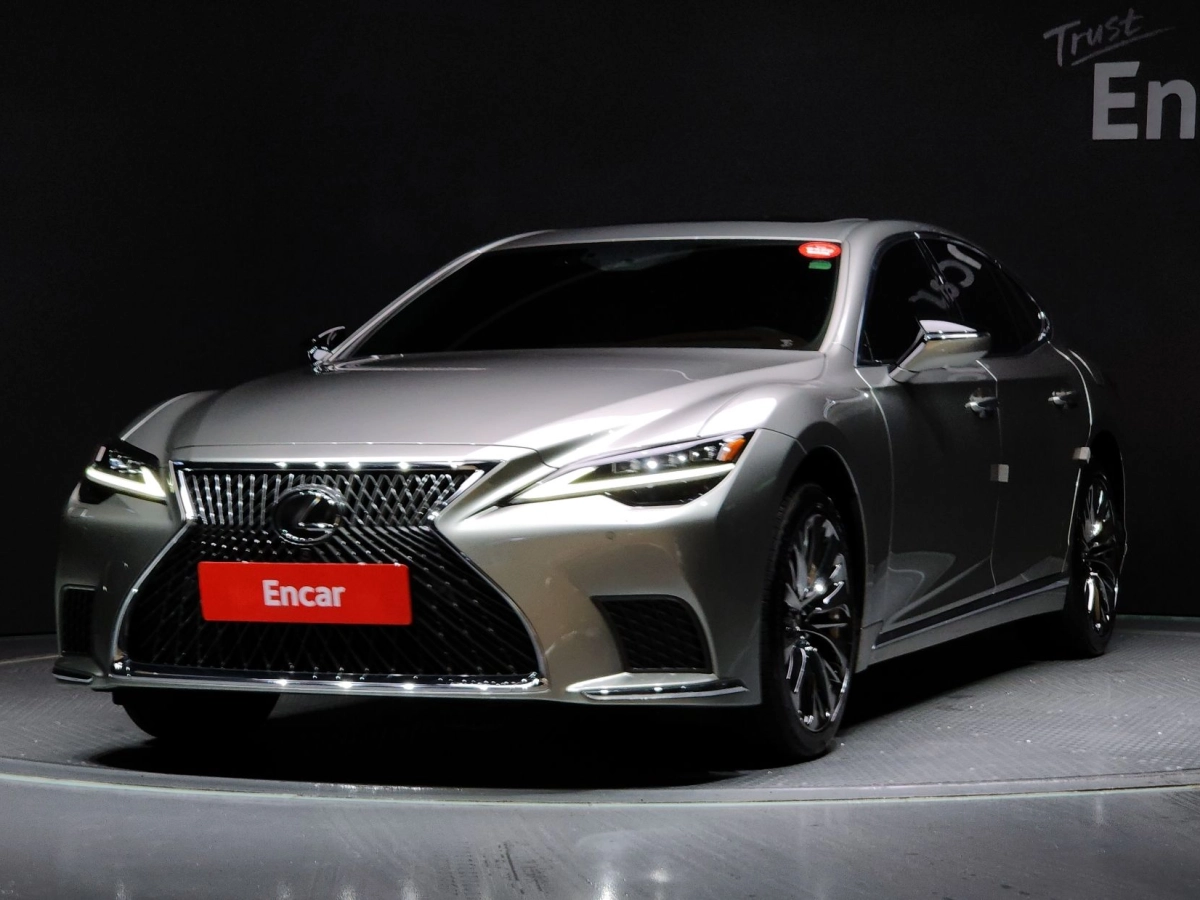 LEXUS LS500H  2023