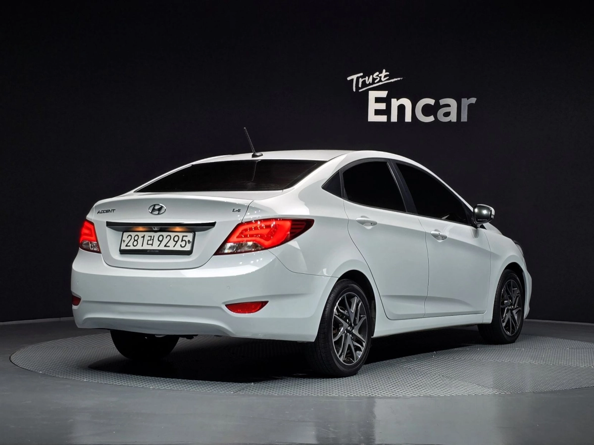 HYUNDAI ACCENT NEW