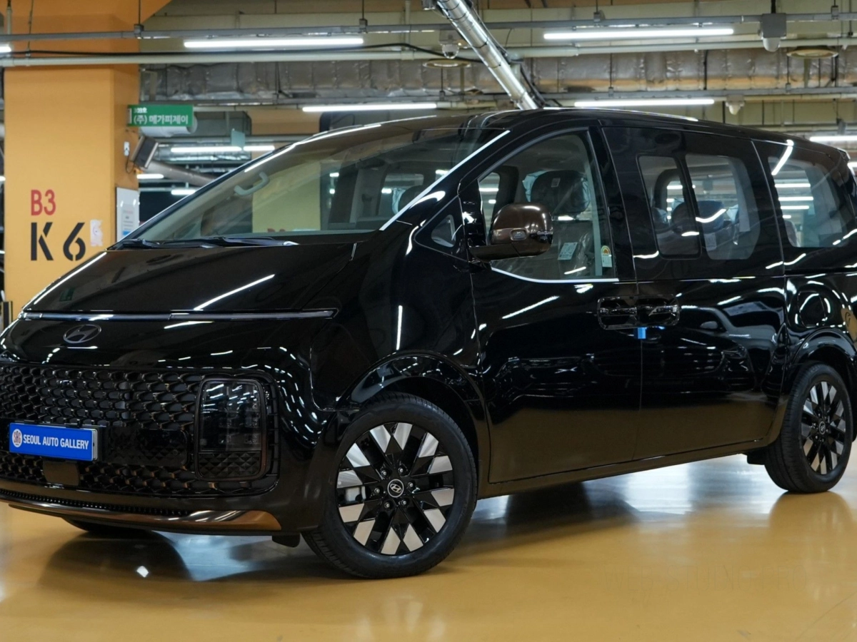 HYUNDAI STARIA 2025