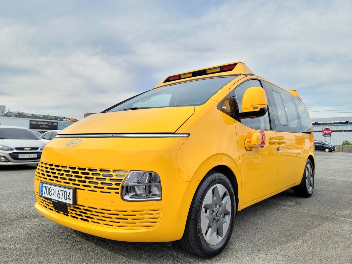 HYUNDAI STARIA 2025