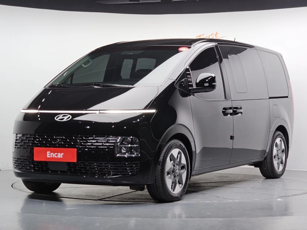 HYUNDAI STARIA 2025