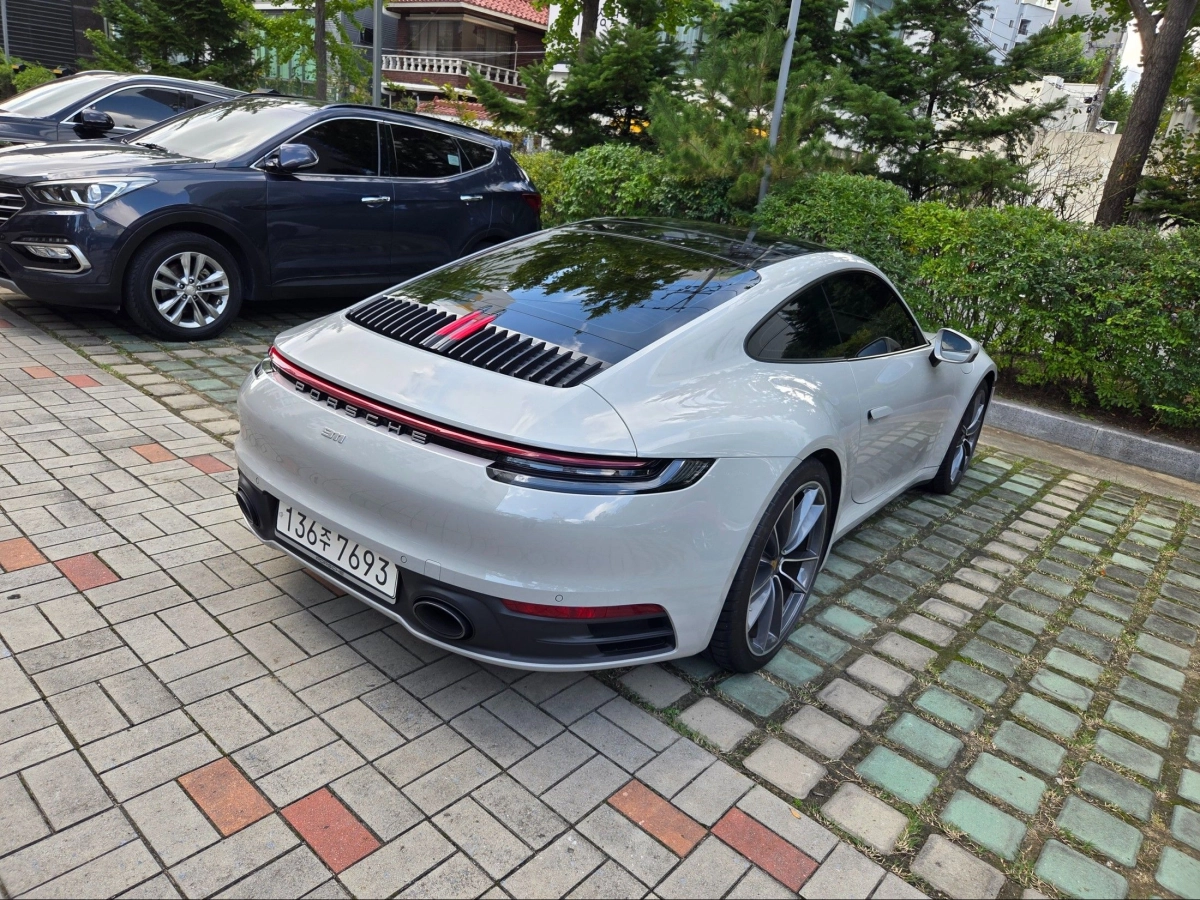 PORSCHE 911 992