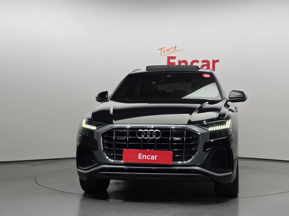 AUDI Q8 4M