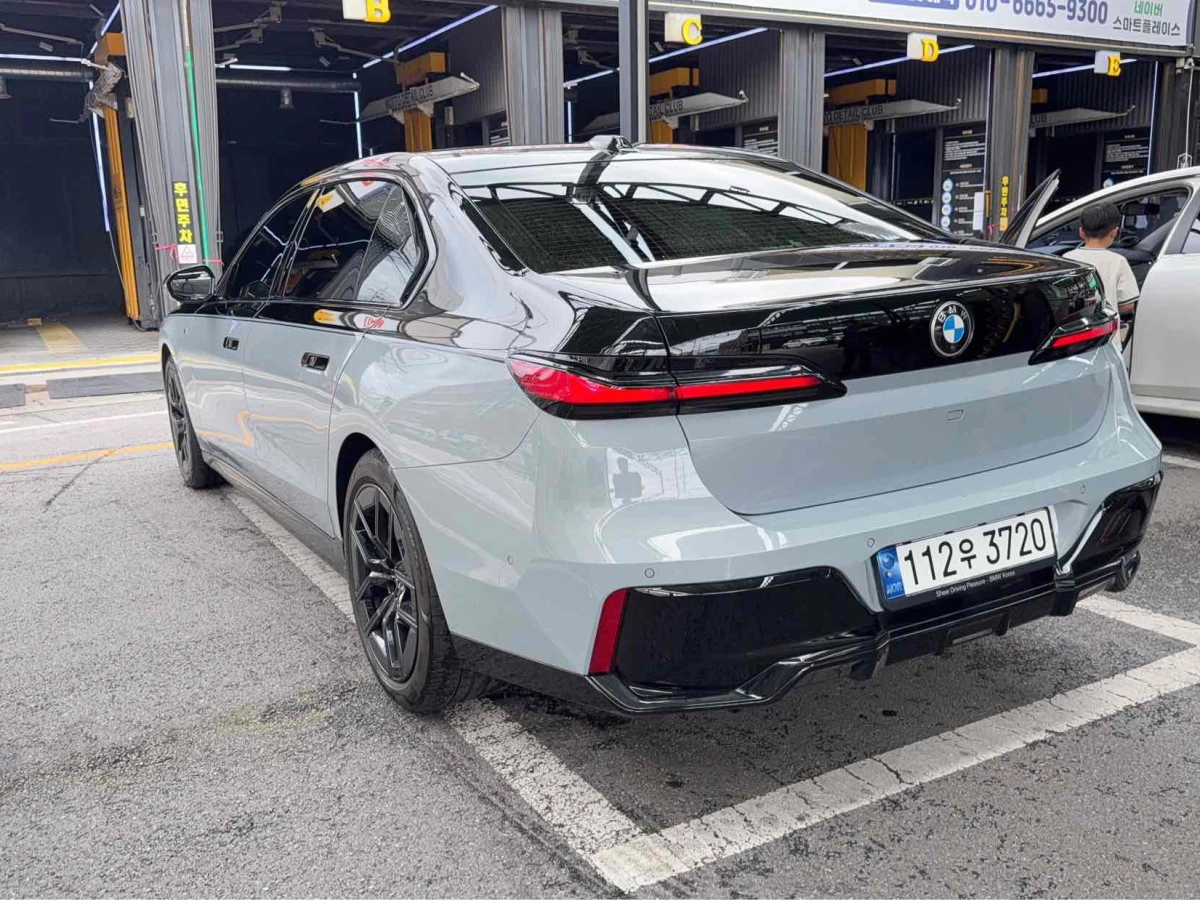 BMW 7-SERIES G70