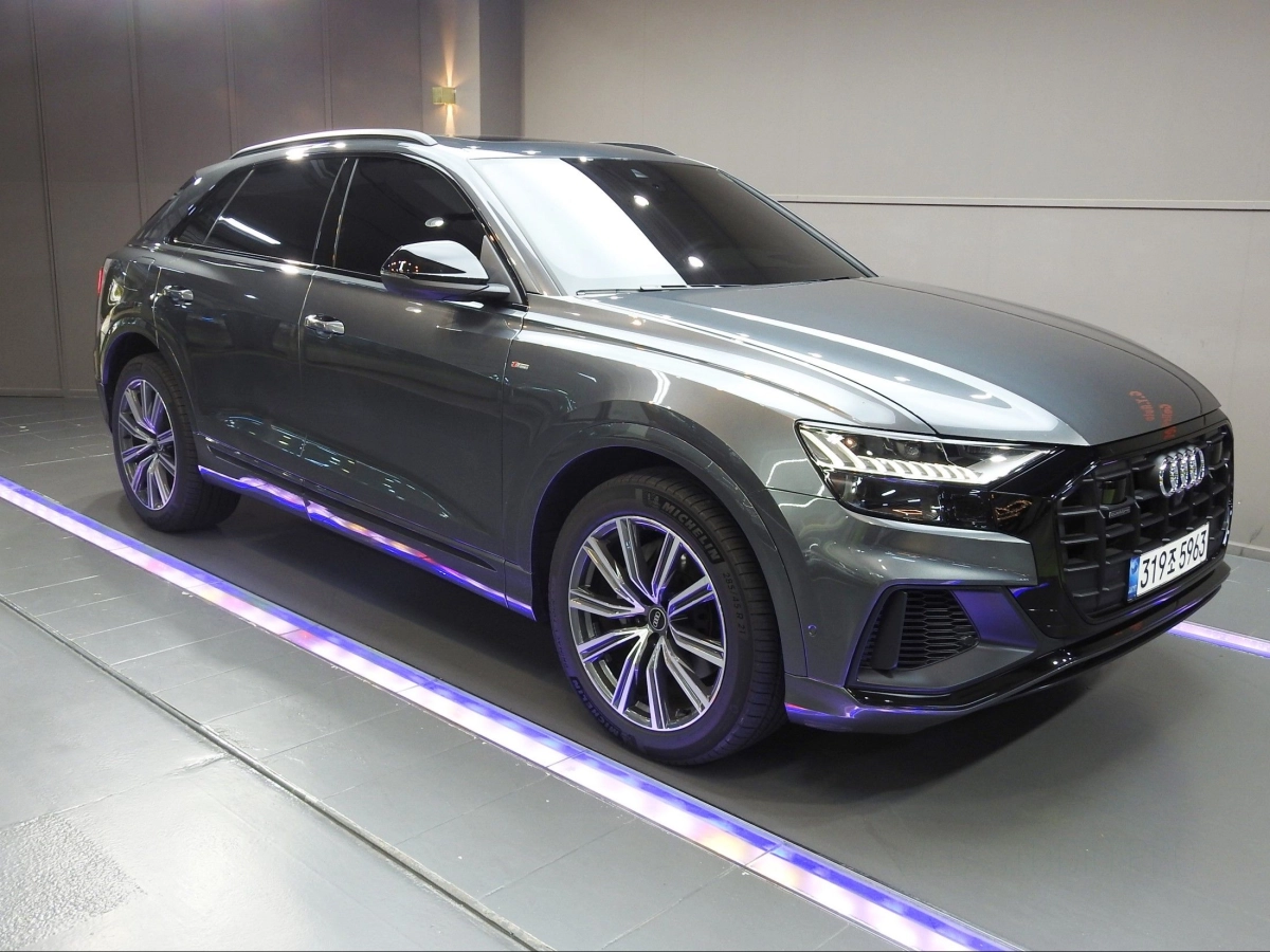 AUDI Q8 4M