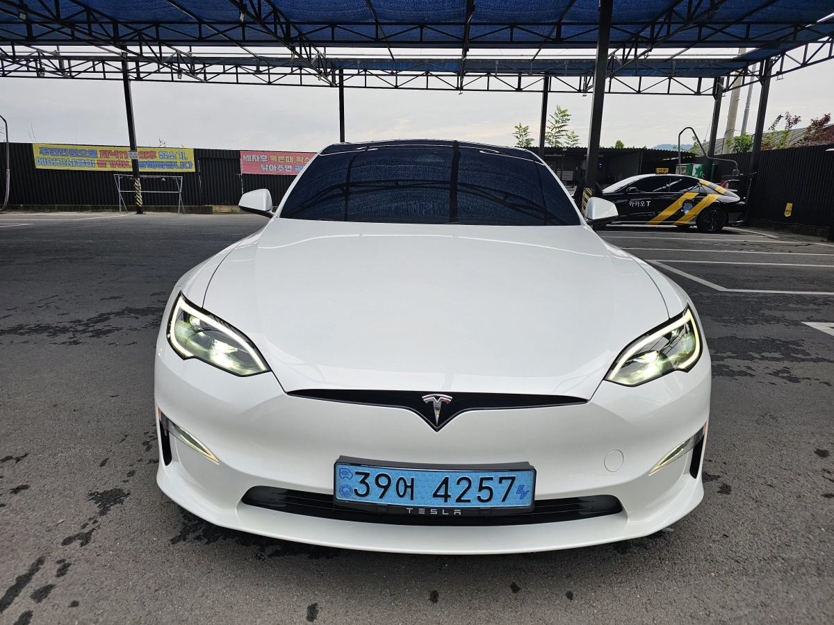 TESLA MODEL S
