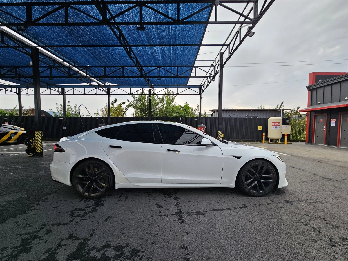 TESLA MODEL S