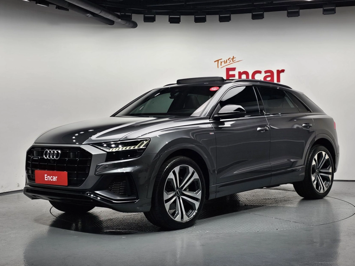 AUDI Q8 4M  2023