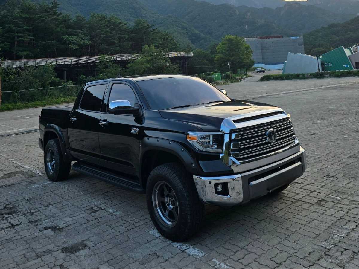 TOYOTA TUNDRA