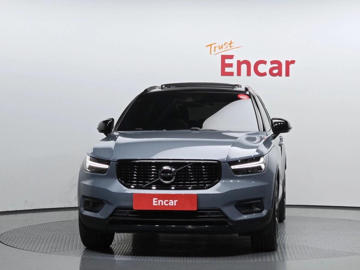 VOLVO XC40