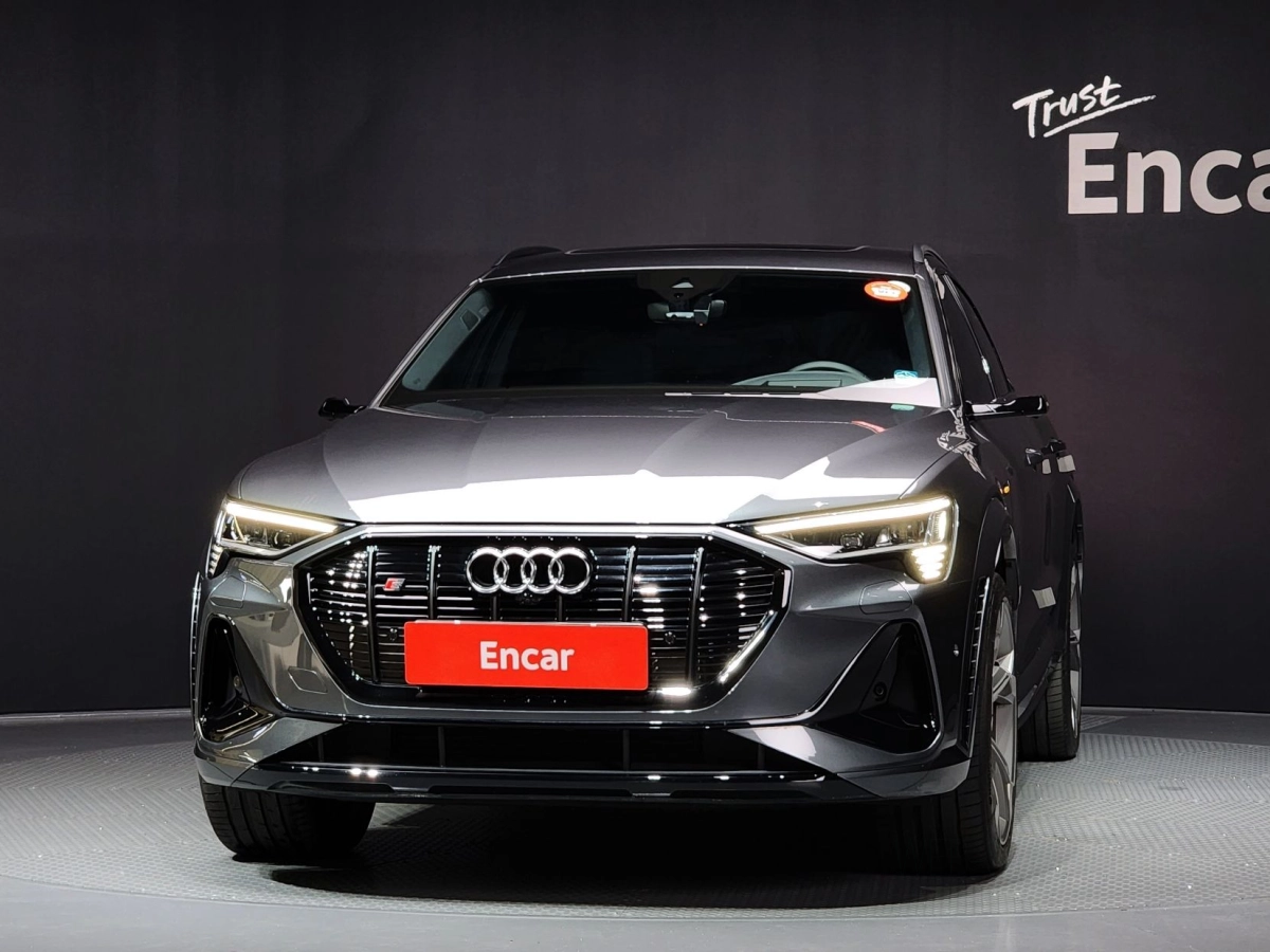 AUDI E-TRON